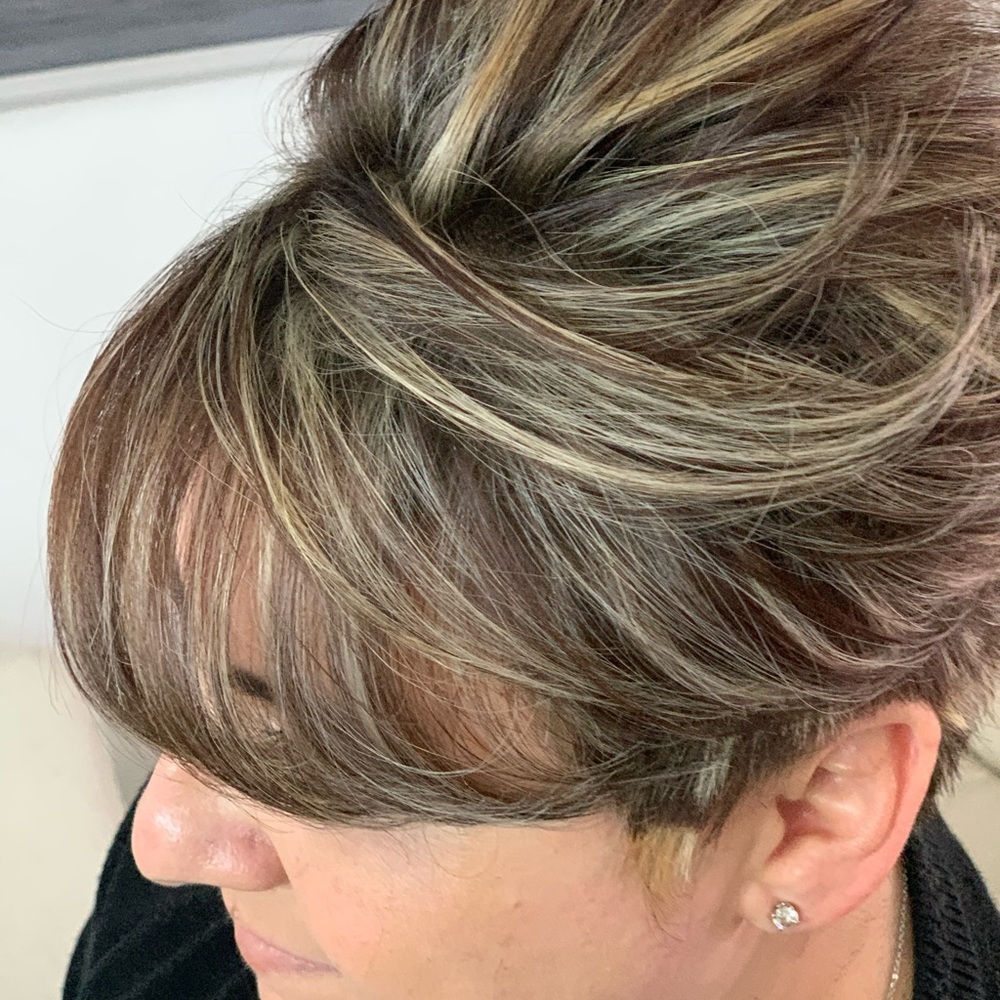 Meet your Posher, Leonora